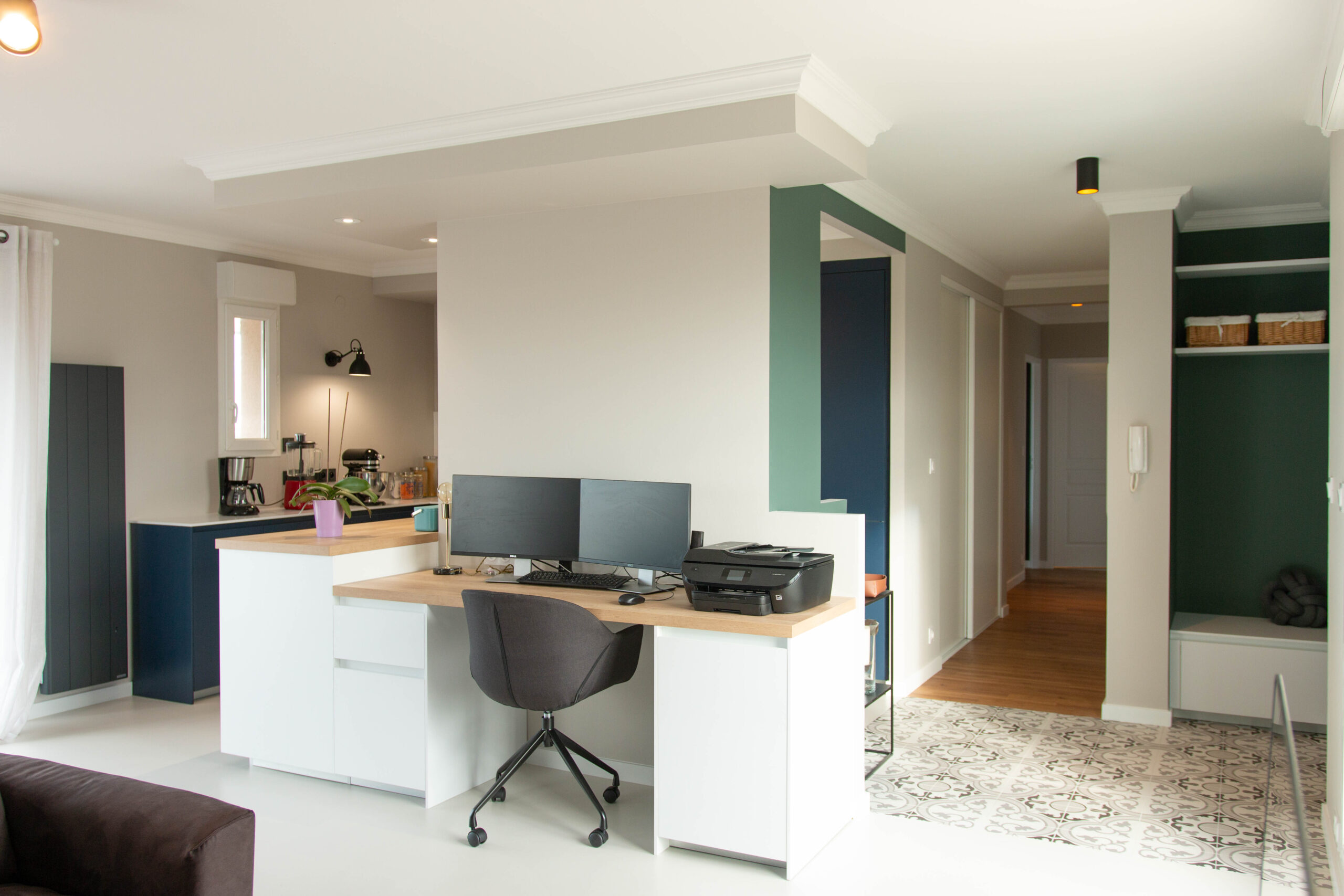 BUREAU MELANGE PARQUET BOIS ET CARRELAGE IMMITATION CARREAUX CIMENT
