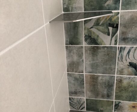FAIENCE DOUCHE AVEC SUPPORT DE DOUCHE INTEGRE (1)