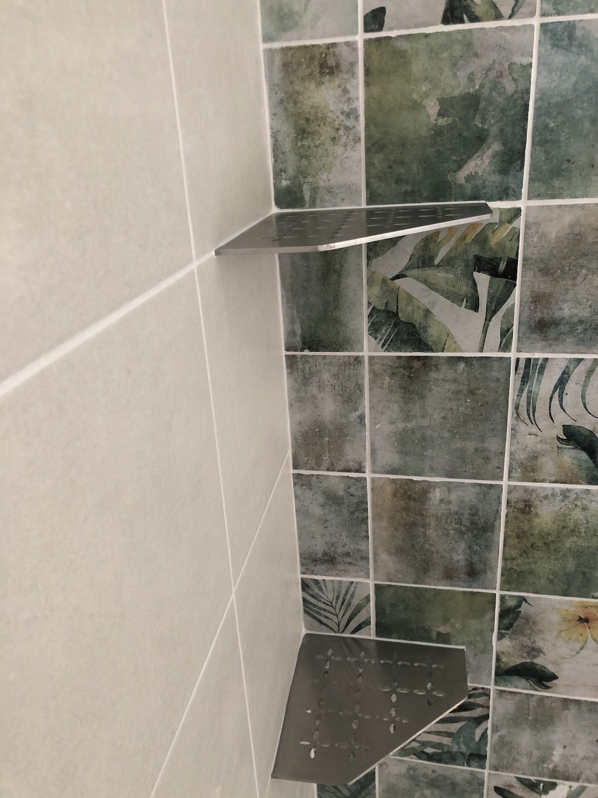 FAIENCE DOUCHE AVEC SUPPORT DE DOUCHE INTEGRE (1)