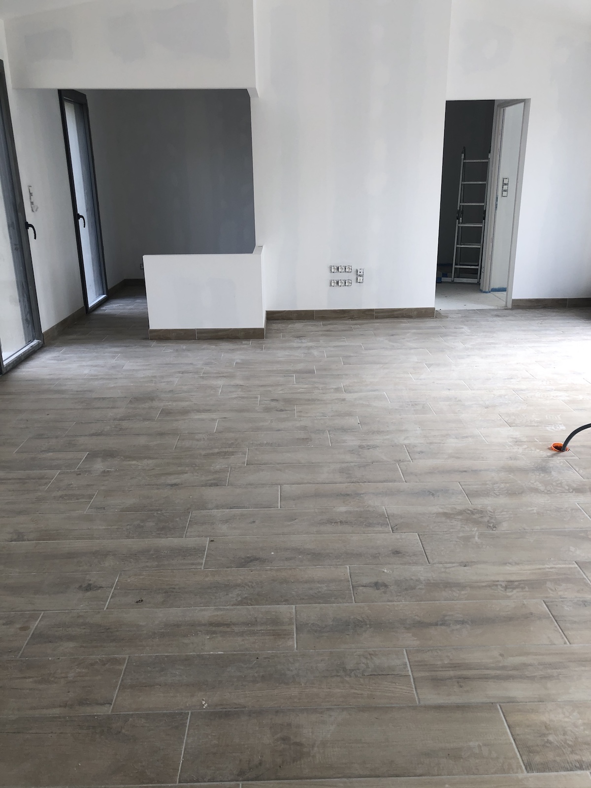 carrelage imitation parquet pièce de vie pavillon neuf