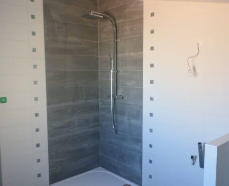 pose-faience-salle-de-bain-768x768