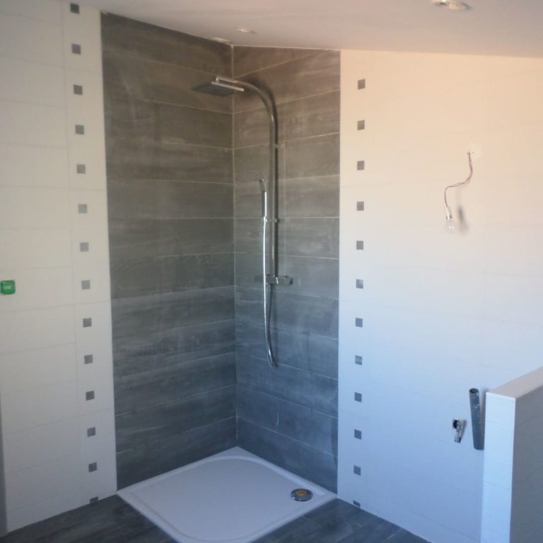 pose-faience-salle-de-bain-768x768